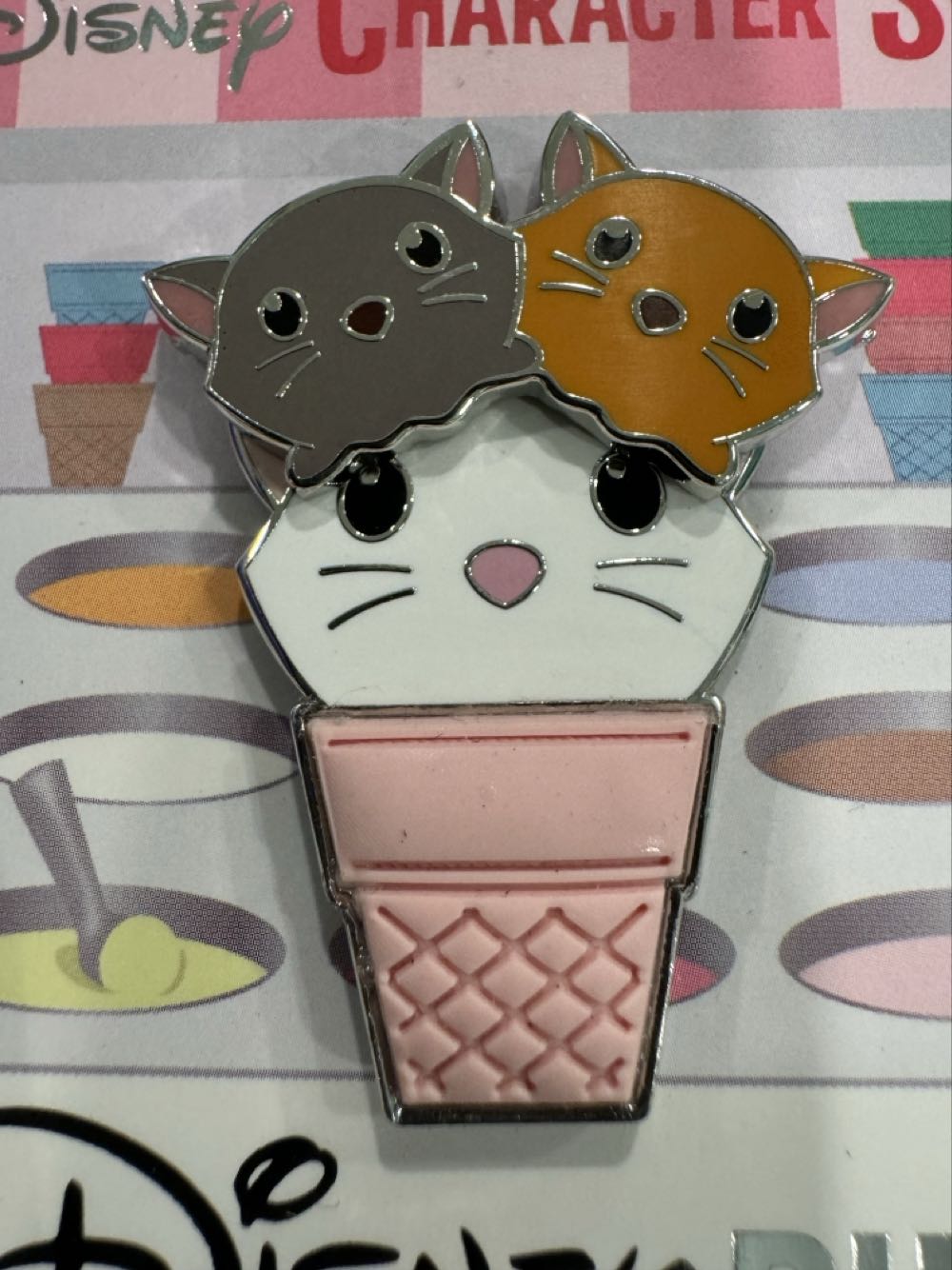 Character Scoops, The Aristocats - Enamal pin collectible [Barcode 400984020757] - Main Image 3
