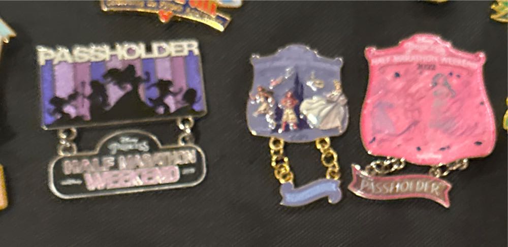 Chainsaw Man - Set of 2 Enamel Pins - San Diego Comic-Con 2023