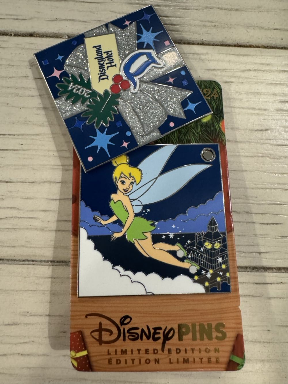 Christmas 2024, Disneyland Hotel Series, Disneyland Hotel - Hotel pin collectible [Barcode 400983670649] - Main Image 2