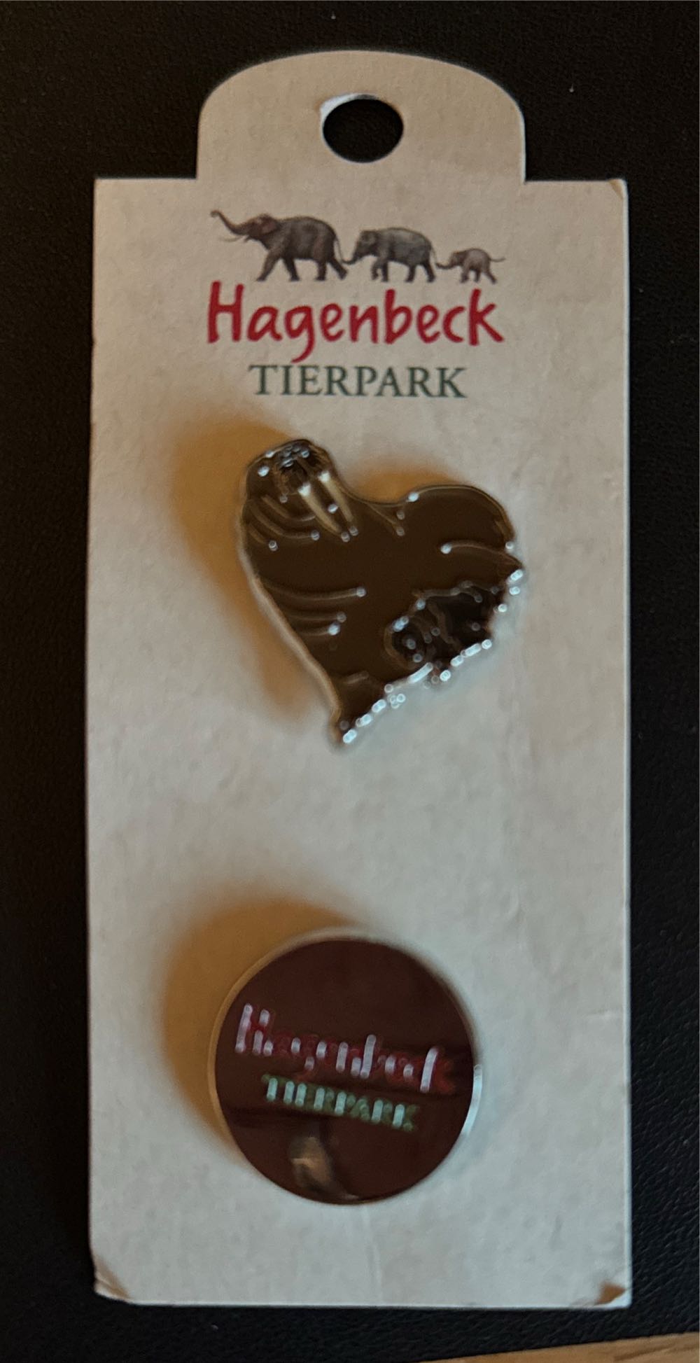 Hagenbeck Zoo - Logo - Lapel pin collectible [Barcode 5708476050721] - Main Image 2