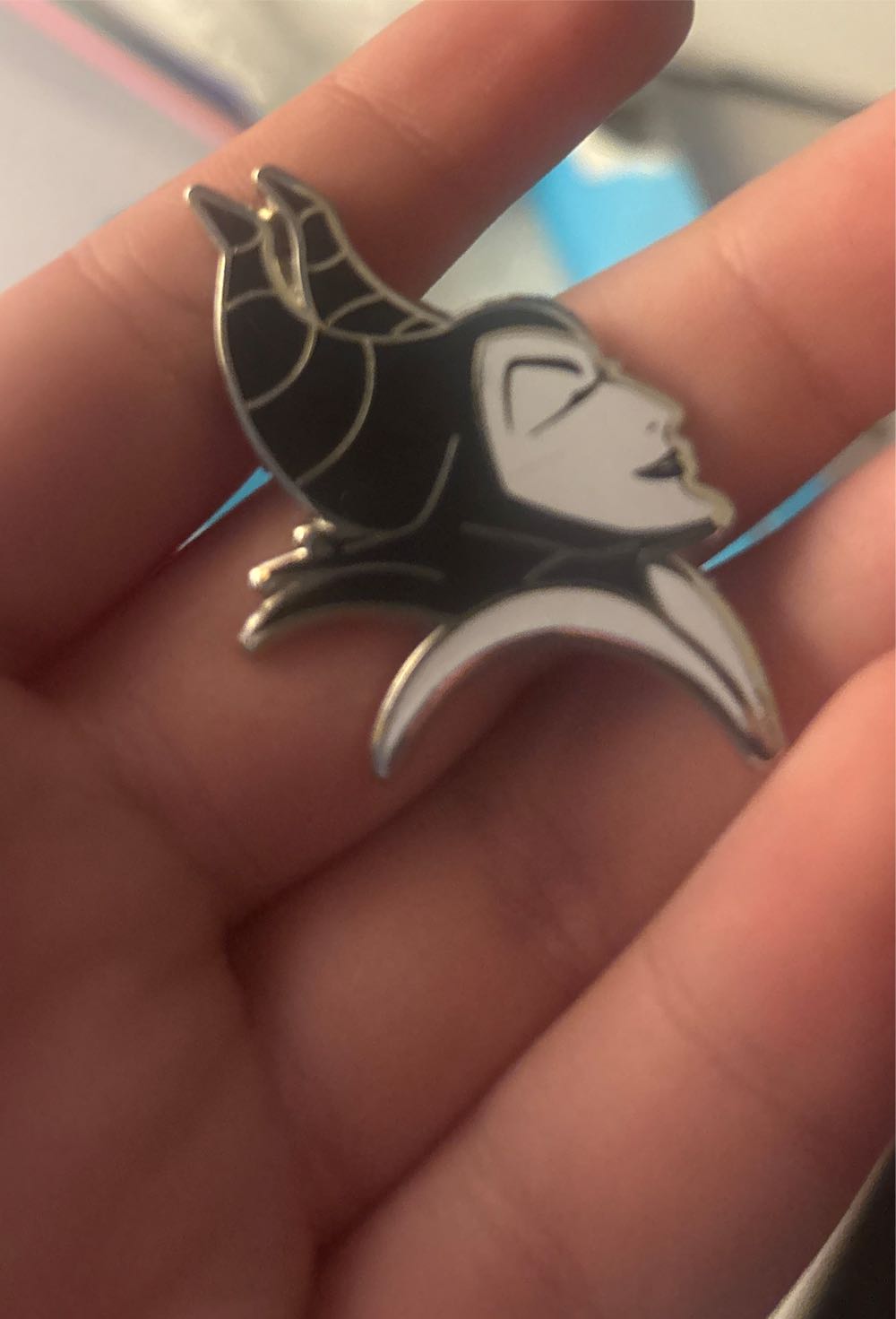 Disney Villans Pin Set  pin collectible - Main Image 4