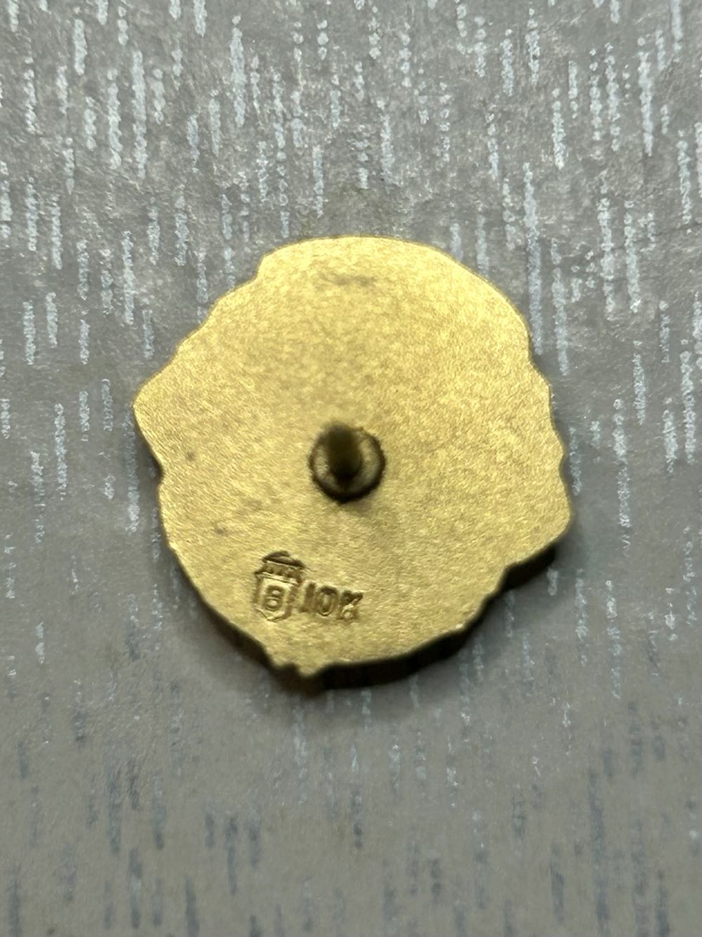 Lions Club 10K Solid Gold Pin - Lapel Tack Pin pin collectible - Main Image 2