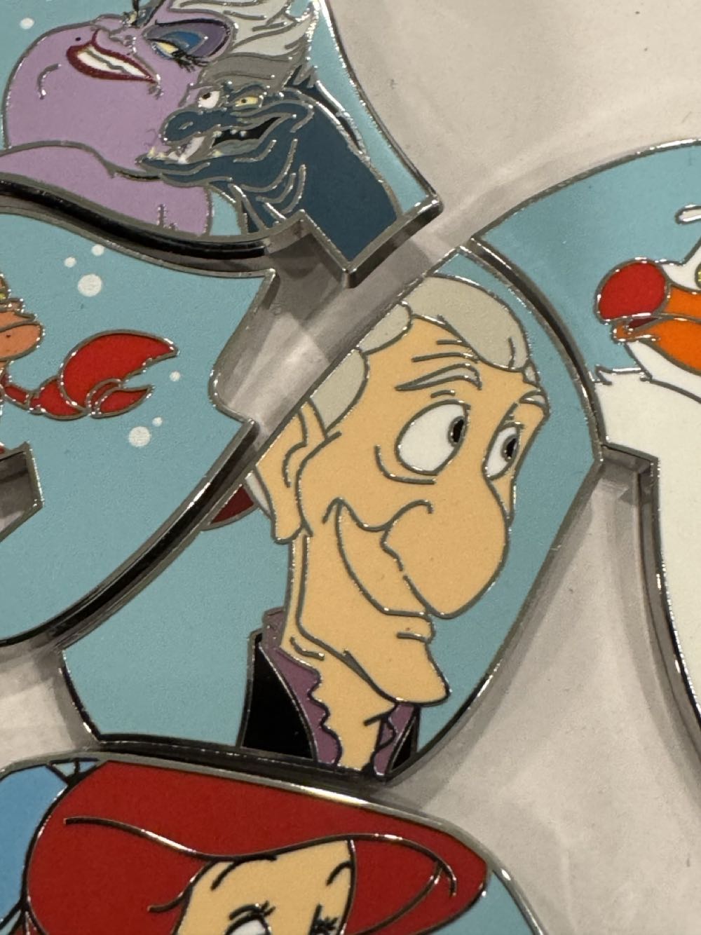 Blue Light Up Lightsaber Pin – Star Wars