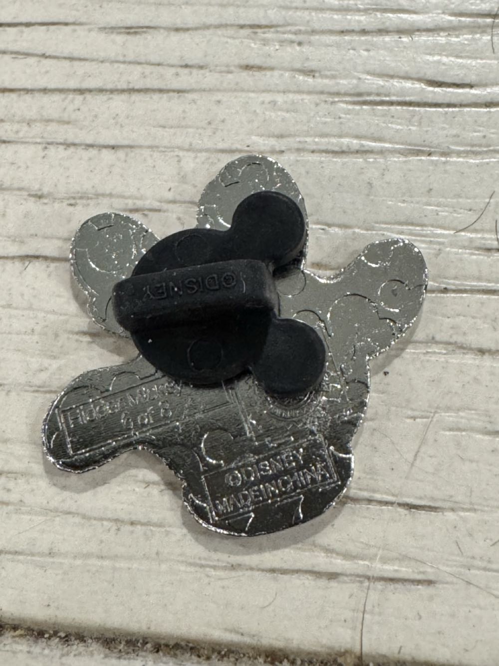 Goofy on white hand  pin collectible - Main Image 2