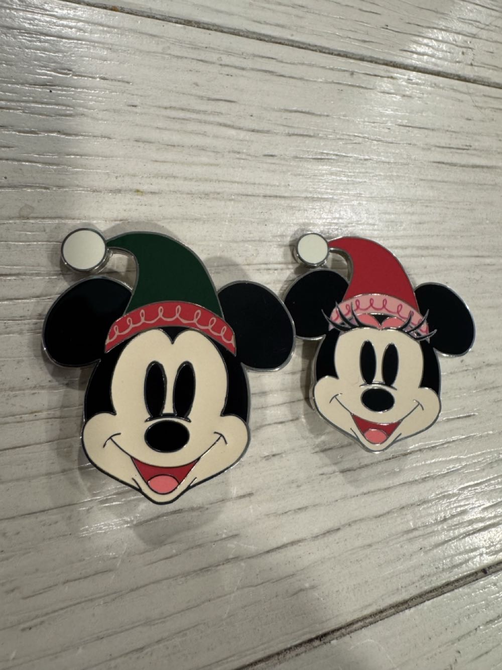 DLP Christmas Mickey And Minnie - Disney Pin Trading pin collectible [Barcode 2078010250058] - Main Image 2