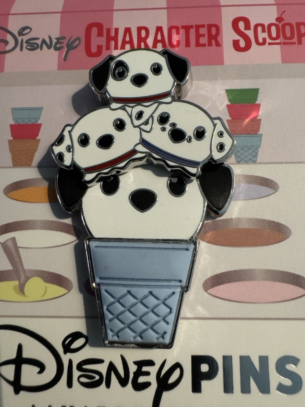 Character Scoops 101 Dalmations Limited Edition 4000  pin collectible [Barcode 400984020771] - Main Image 2