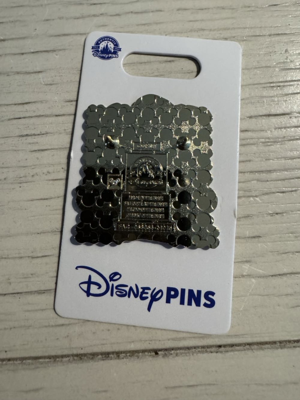 Animal Kingdom Lodge Mickey Disney Parks - Hotel pin collectible [Barcode 400977622548] - Main Image 3