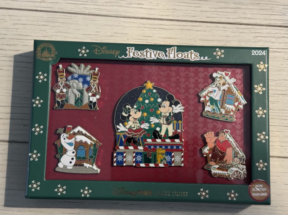 Mickeys Very Merry Christmas Party 2024, Snow Globe