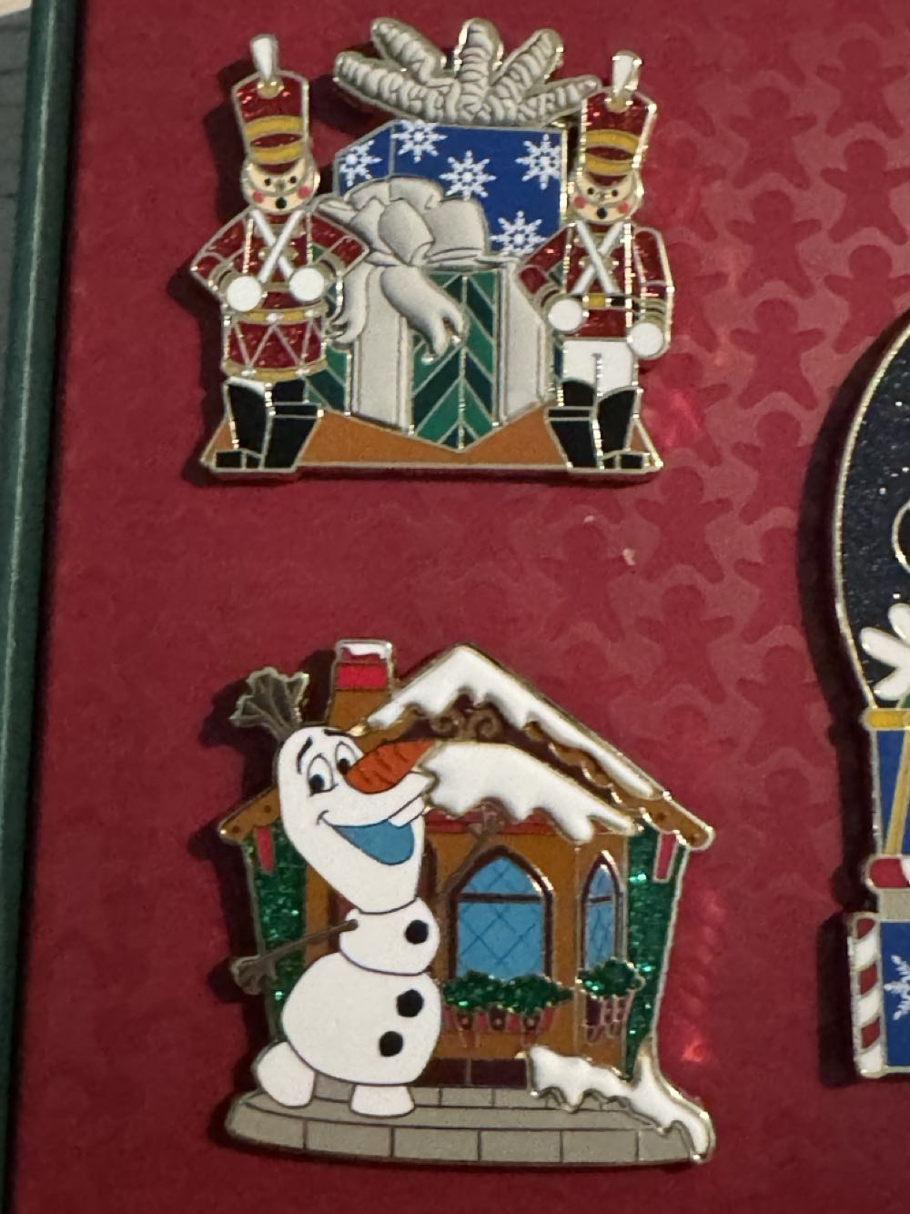 Christmas Holiday Festive Floats Box Pin Set 1 Of 1500 - Character pin collectible [Barcode 400983968852] - Main Image 3