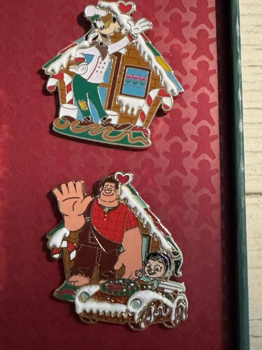 Christmas Holiday Festive Floats Box Pin Set 1 Of 1500 - Character pin collectible [Barcode 400983968852] - Main Image 4