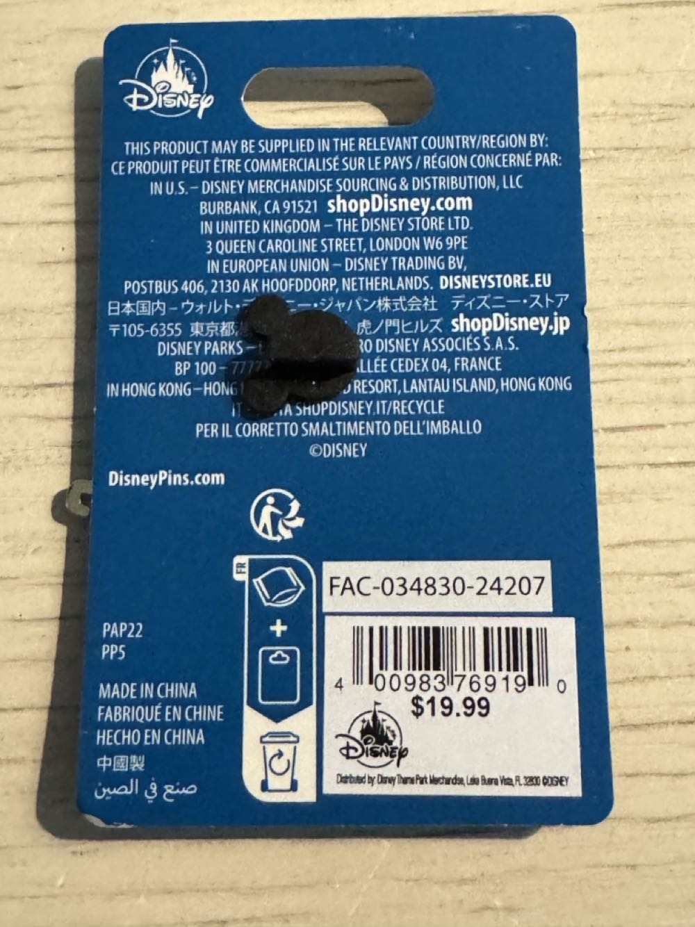 Parades, Everest With Yeti  pin collectible [Barcode 400983769190] - Main Image 2