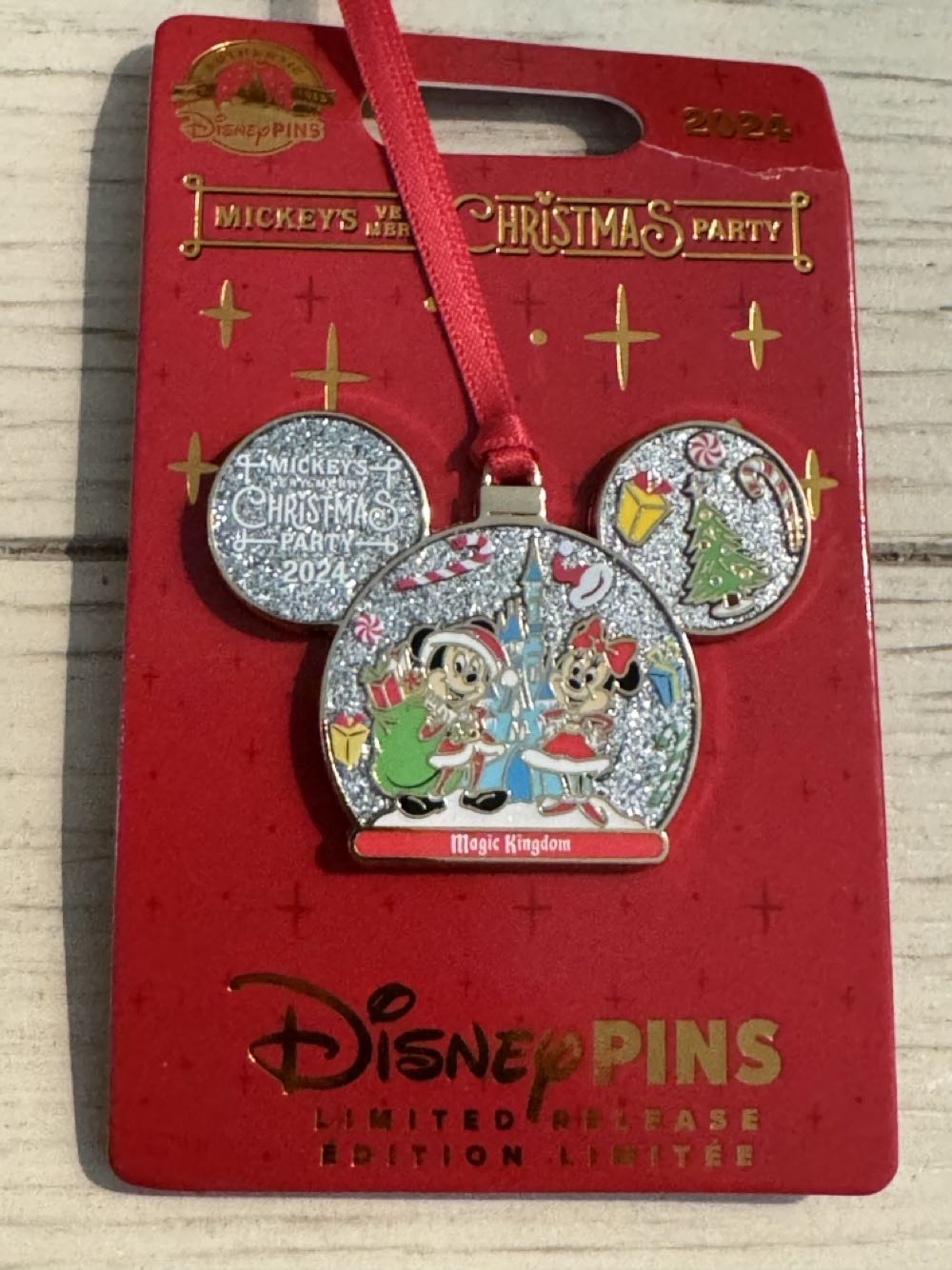 Mickeys Very Merry Christmas Party 2024, Snow Globe - Christmas pin collectible [Barcode 400991427938] - Main Image 2