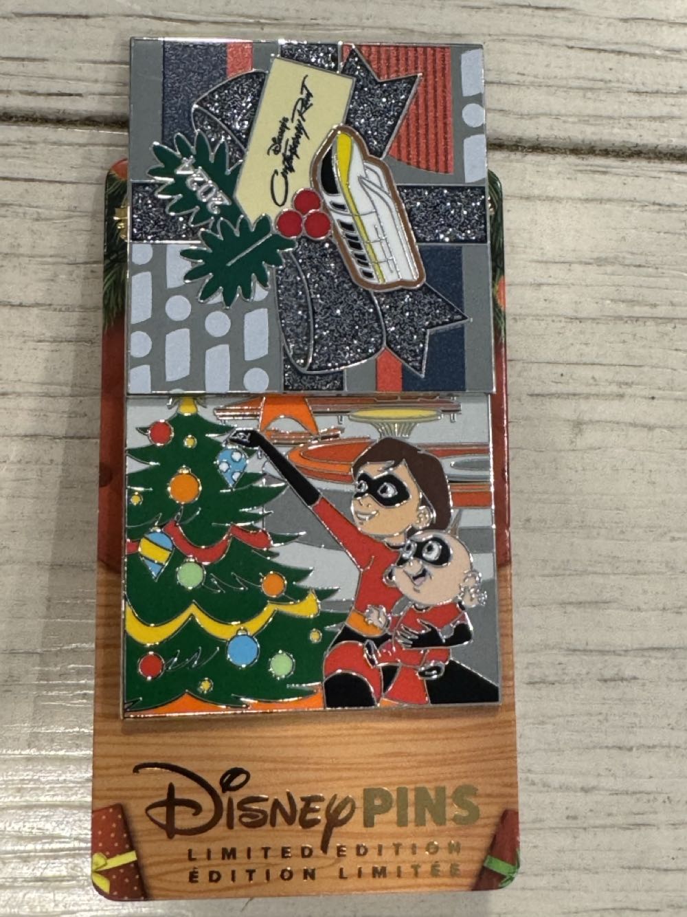 Christmas 2024 Contemporary Resort, Christmas Present, The Incredibles - Hotel pin collectible [Barcode 400983671103] - Main Image 2