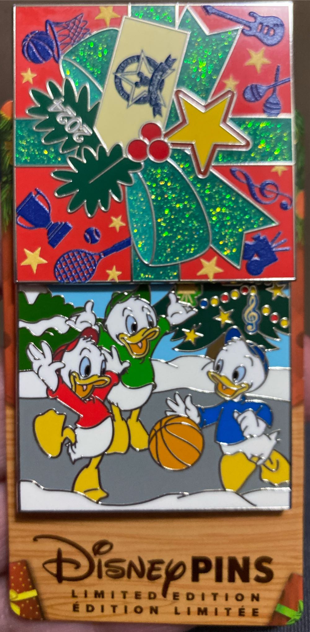 Disney Parks Pin 2024 Christmas ALL STAR RESORTS DONALD  Swivel  LE 2000  pin collectible - Main Image 2