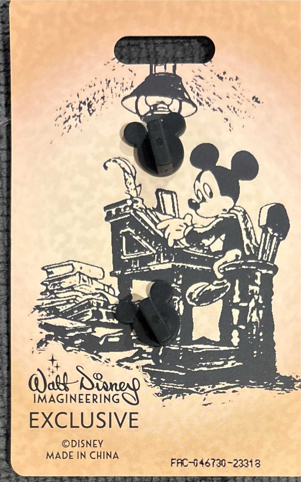 WDI Scrooge And Bob Cratchit Mickey’s Christmas ...  pin collectible [Barcode 400978018623] - Main Image 4