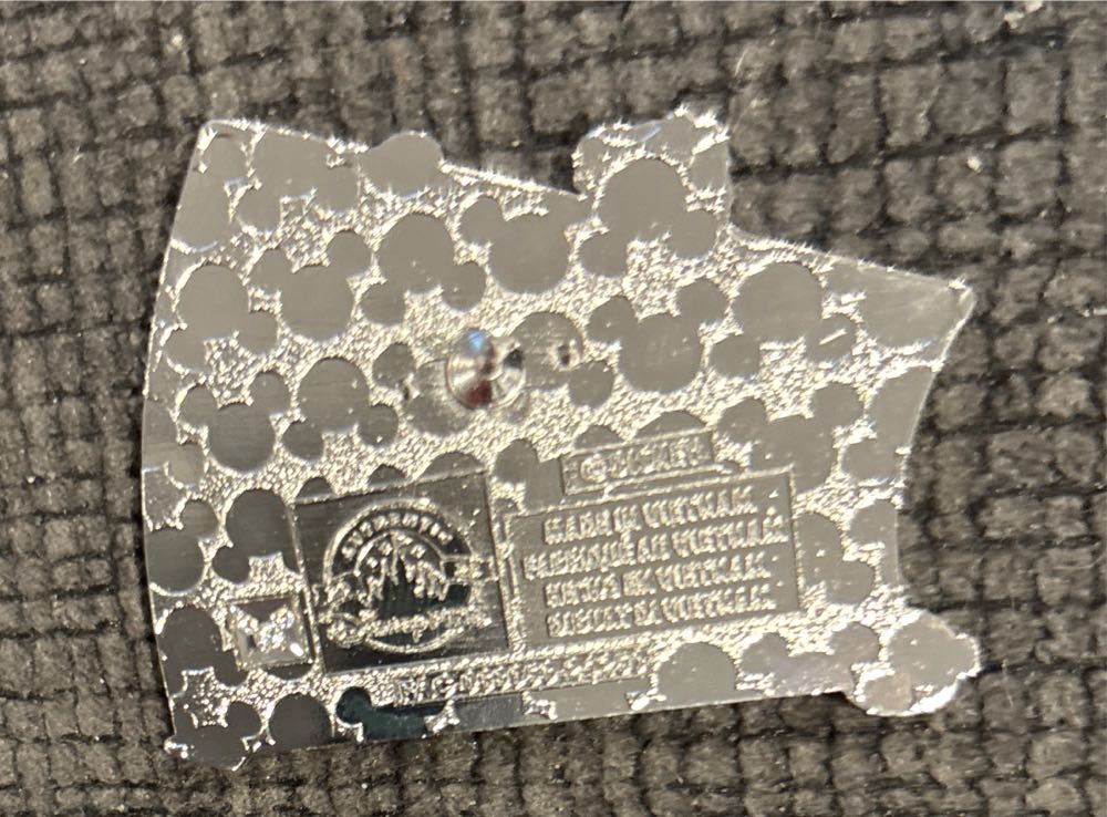 Peter Pan & Wendy Standing On Big Ben - Disney pin collectible [Barcode 400987020044] - Main Image 2