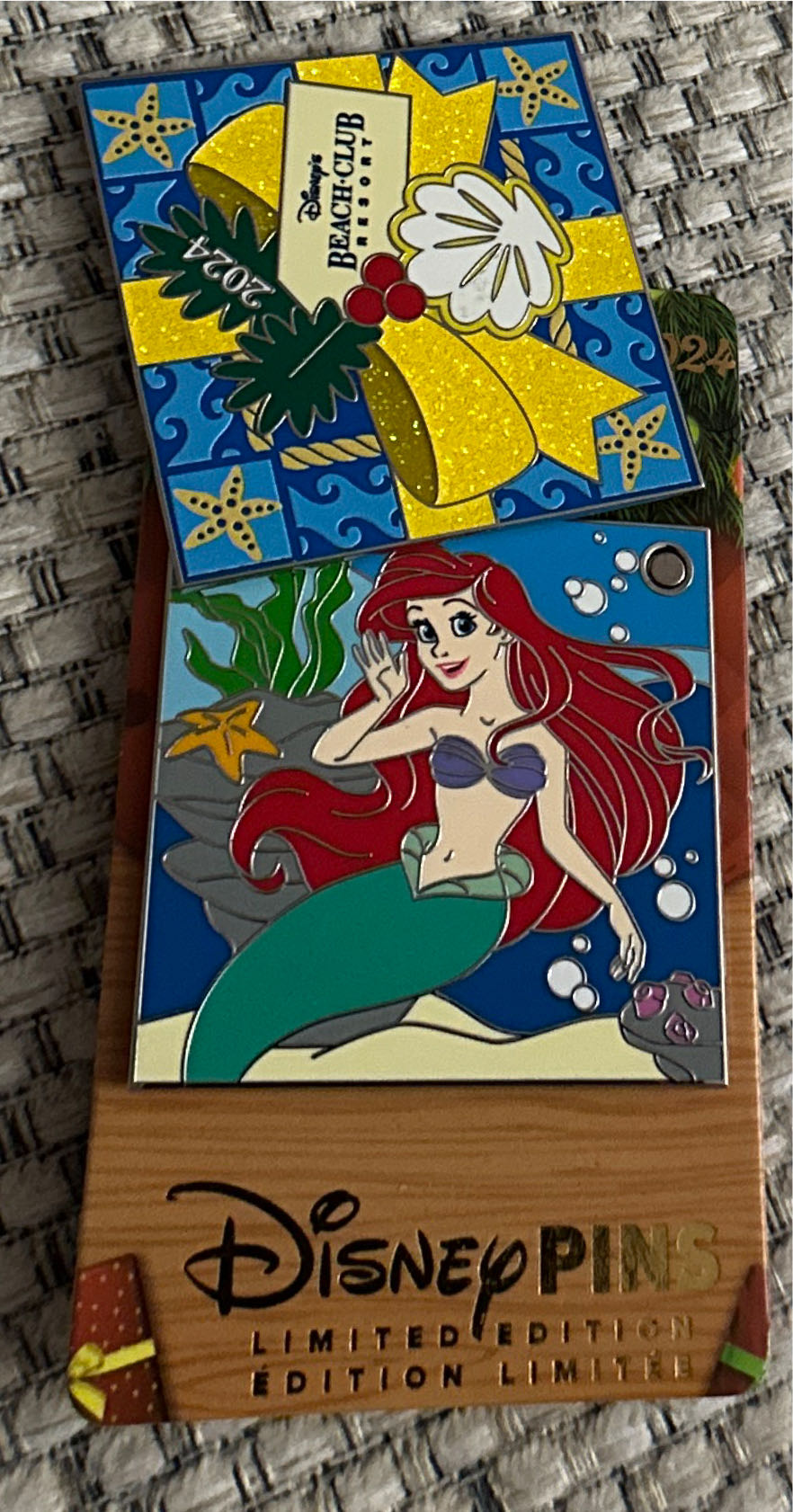 Christmas Resorts Holiday Collection Beach Club - Hotel pin collectible [Barcode 400983671127] - Main Image 2