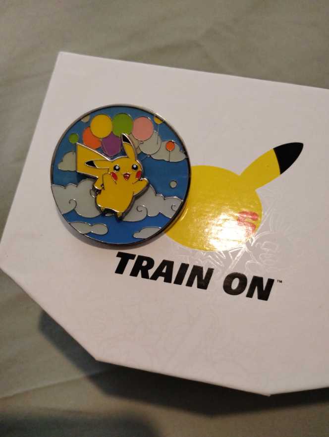 Pokemon Celebrations 25th Anniversary Flying And Surfing Pikachu Deluxe Enamel Pin - Enamel pin collectible - Main Image 2