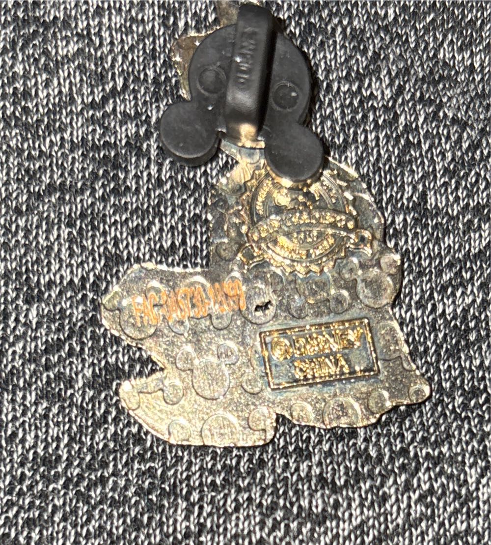 Peter Pan Sitting - Disney Pin pin collectible - Main Image 2