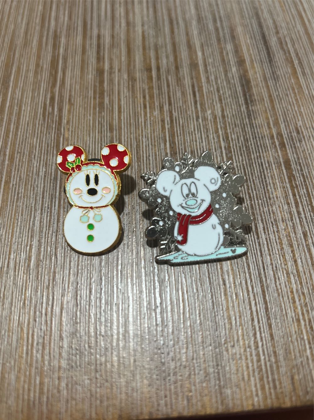 Mickey and Minnie Hand Kiss Black and White