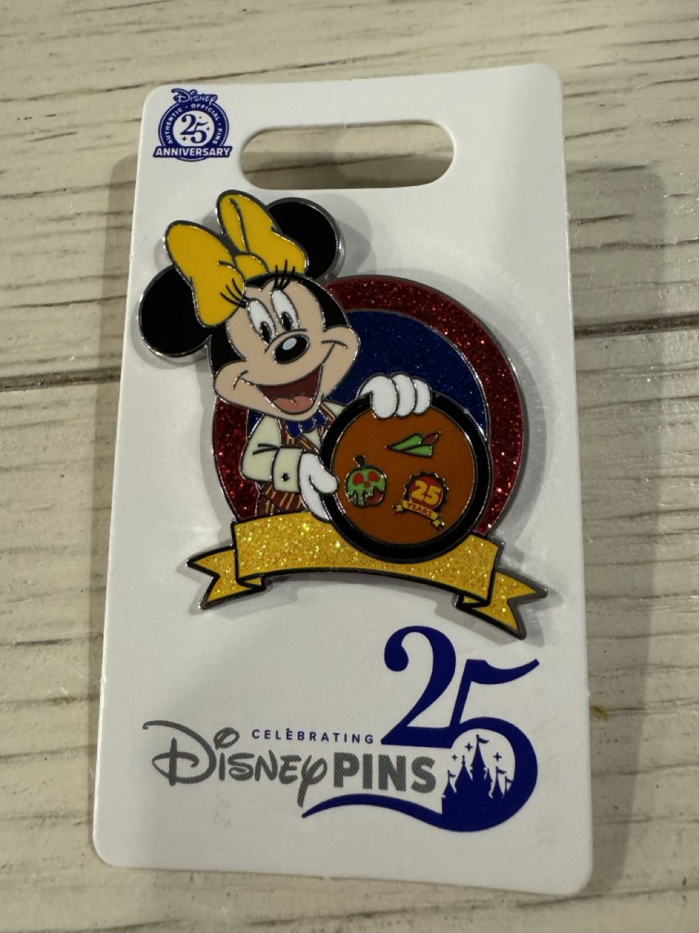 25 Years Of Pin Trading, Minnie Mouse  pin collectible [Barcode 400989019466] - Main Image 2