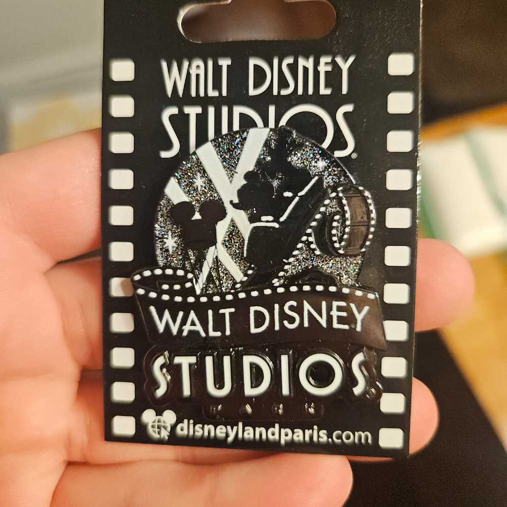 Snow White Pin Set Loungefly