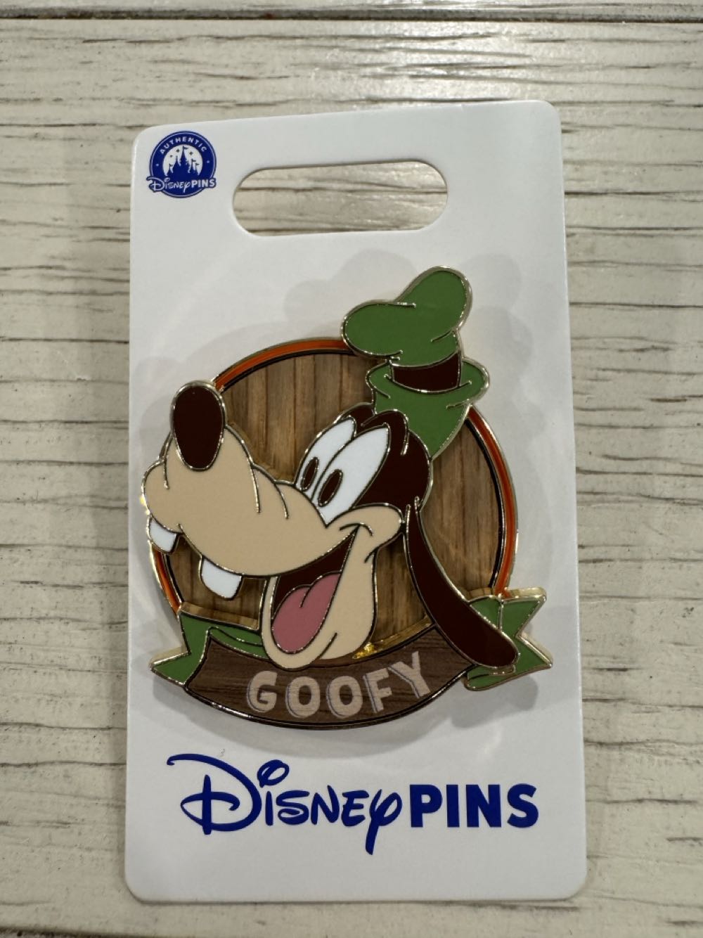 Goofy With Wood Background  pin collectible [Barcode 400986918526] - Main Image 3