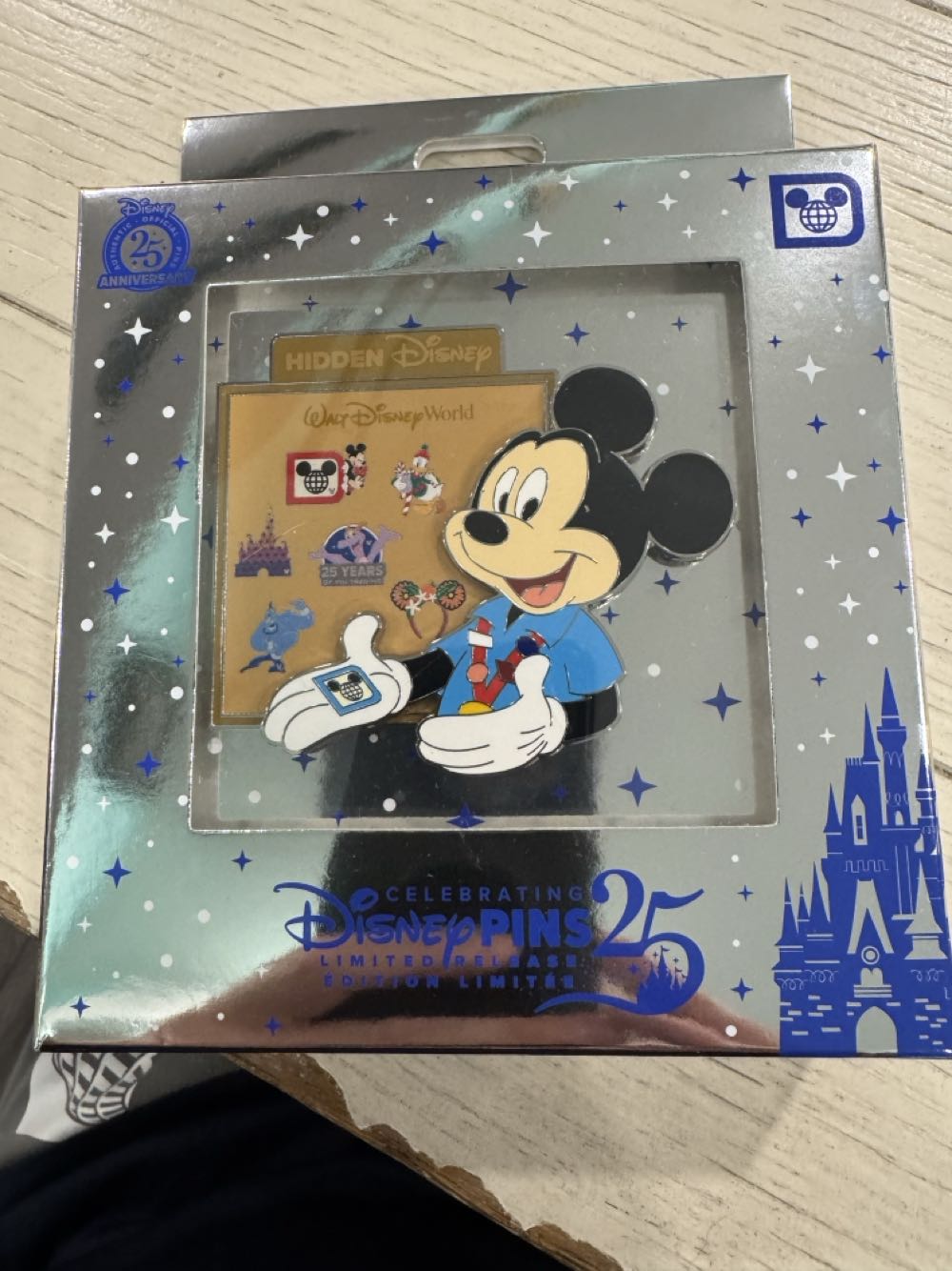 25 Years Of Pin Trading , Jumbo Mickey Mouse - Disney Pins Limited Release pin collectible [Barcode 400991523951] - Main Image 3