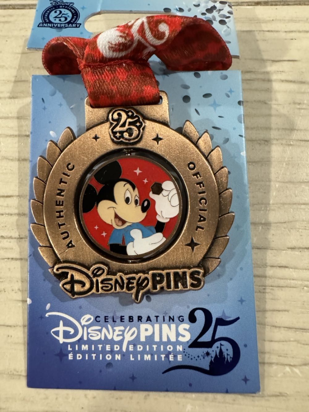 25 Years Of Pin Trading, Mickey Mouse Medal - Disney Pins pin collectible [Barcode 400988019573] - Main Image 2
