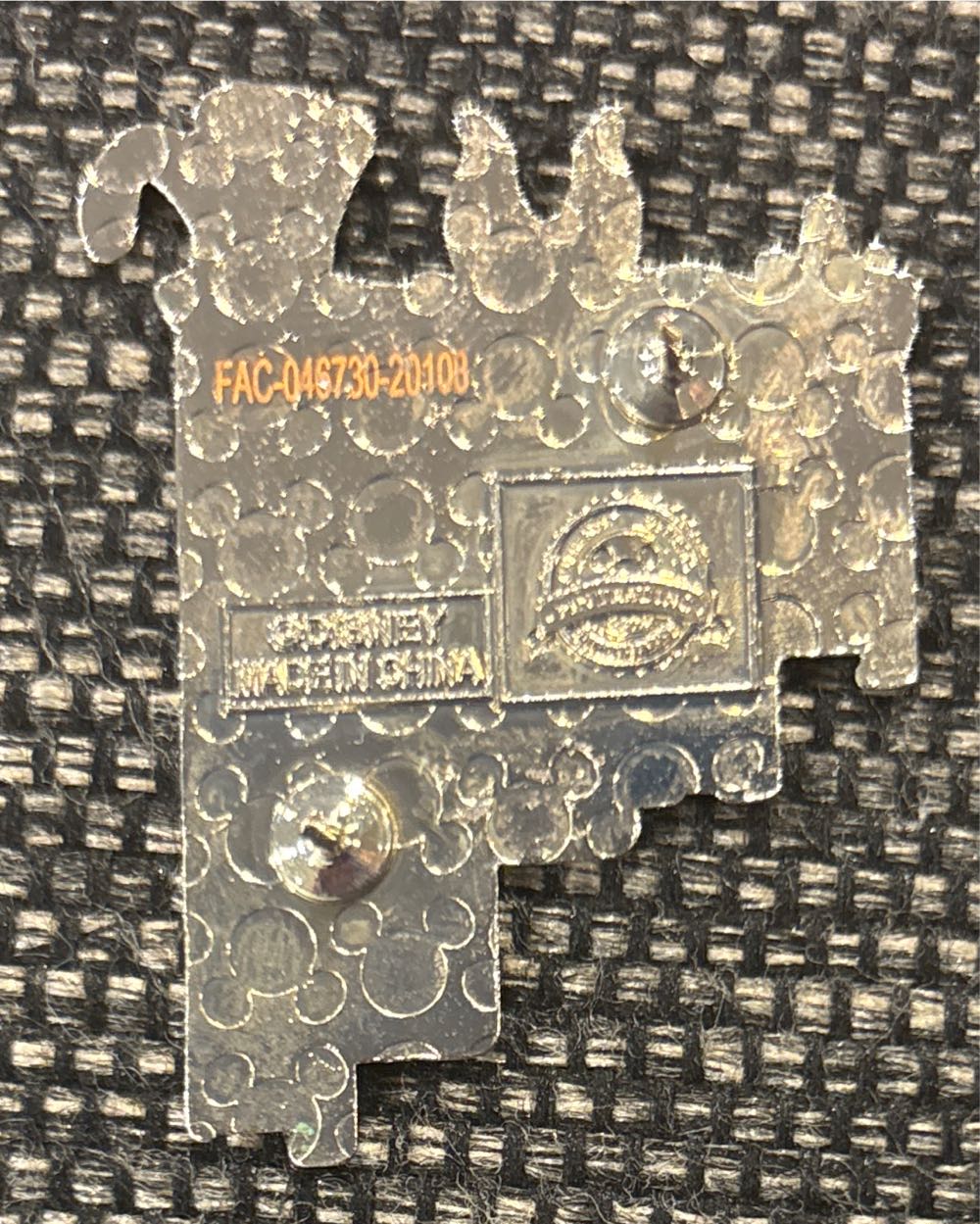 Villains  pin collectible [Barcode 400922813427] - Main Image 2