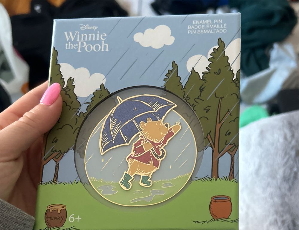 Sold  pin collectible - Main Image 4