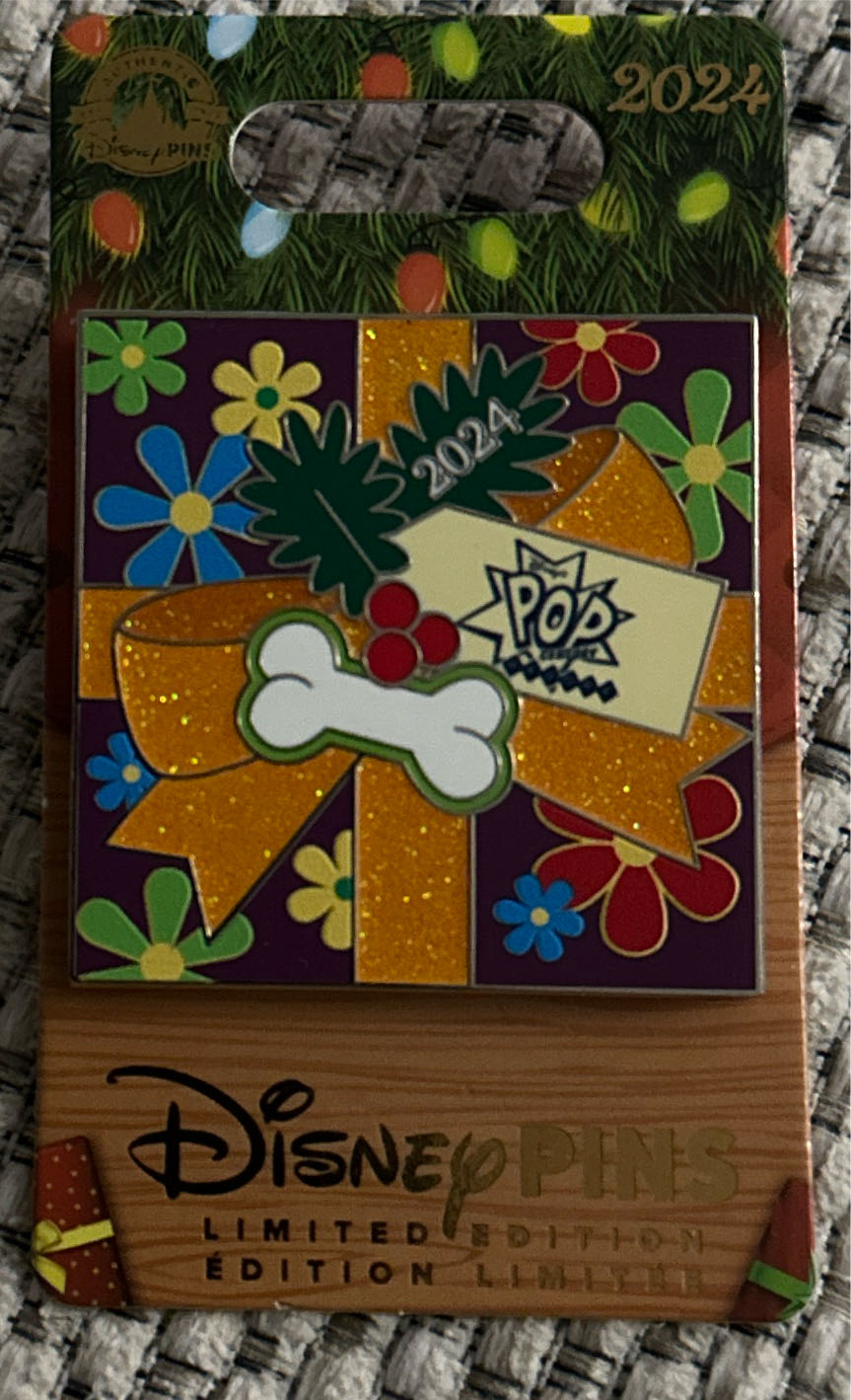 Christmas 2024 Resorts Holiday Collection Pop Century  pin collectible [Barcode 400983670564] - Main Image 1