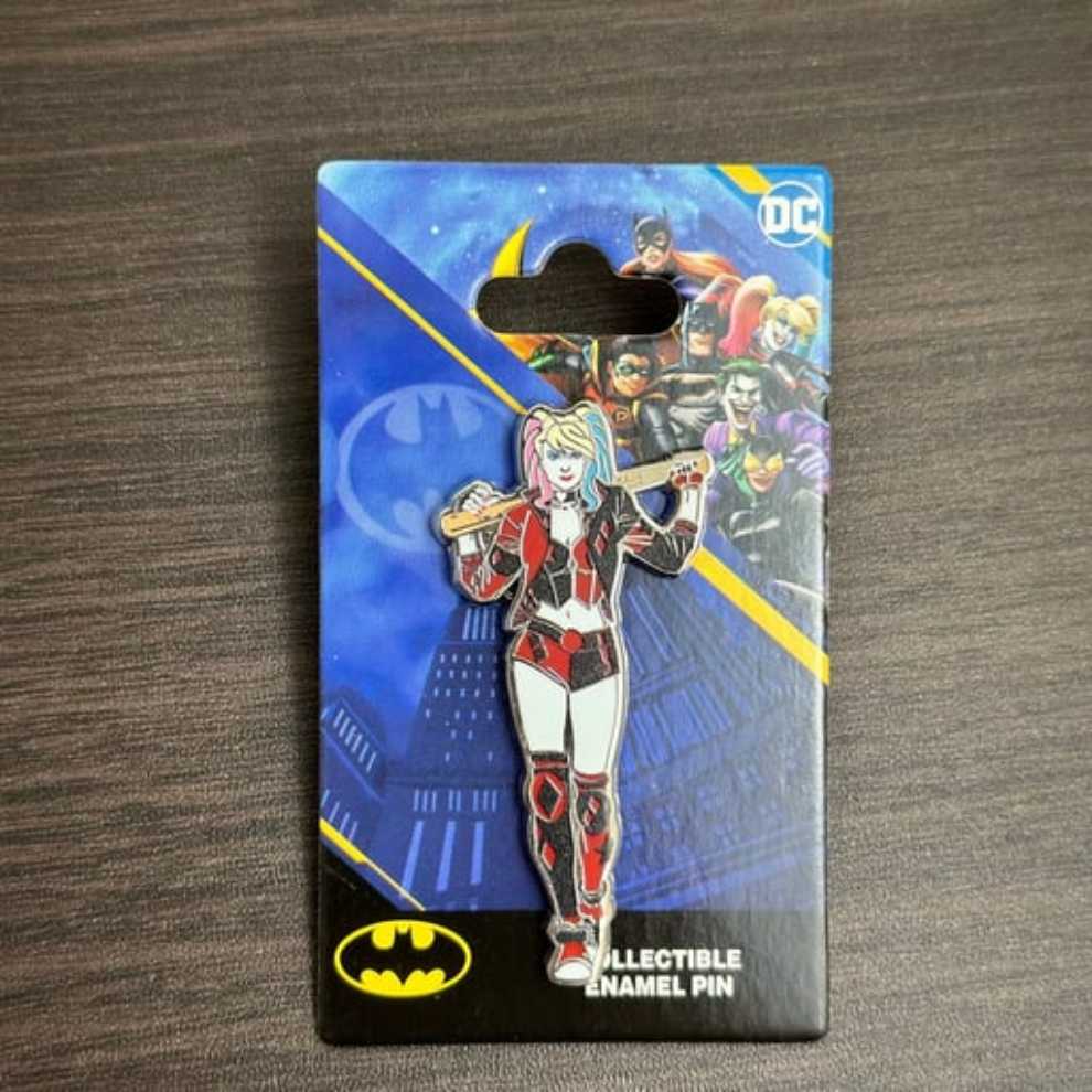 Harley Quinn with Bat  pin collectible [Barcode 32866748] - Main Image 2