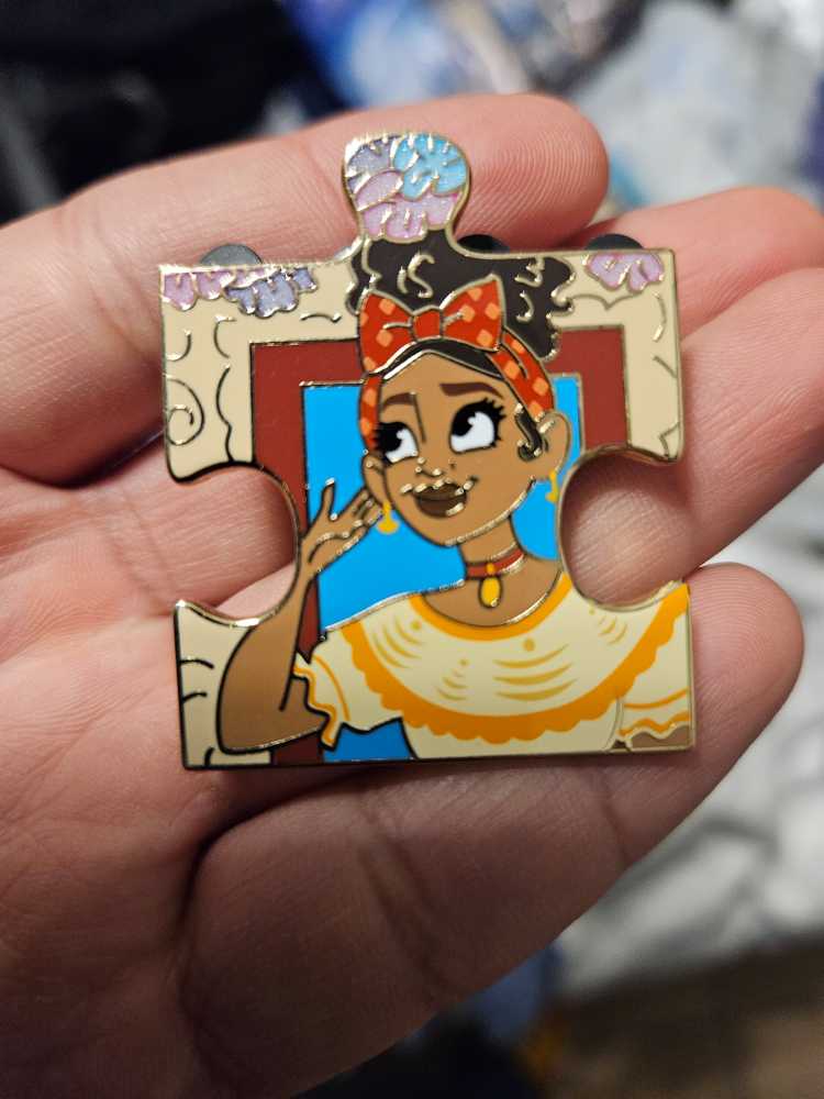 DSSH Haunted Mansion Statue 3