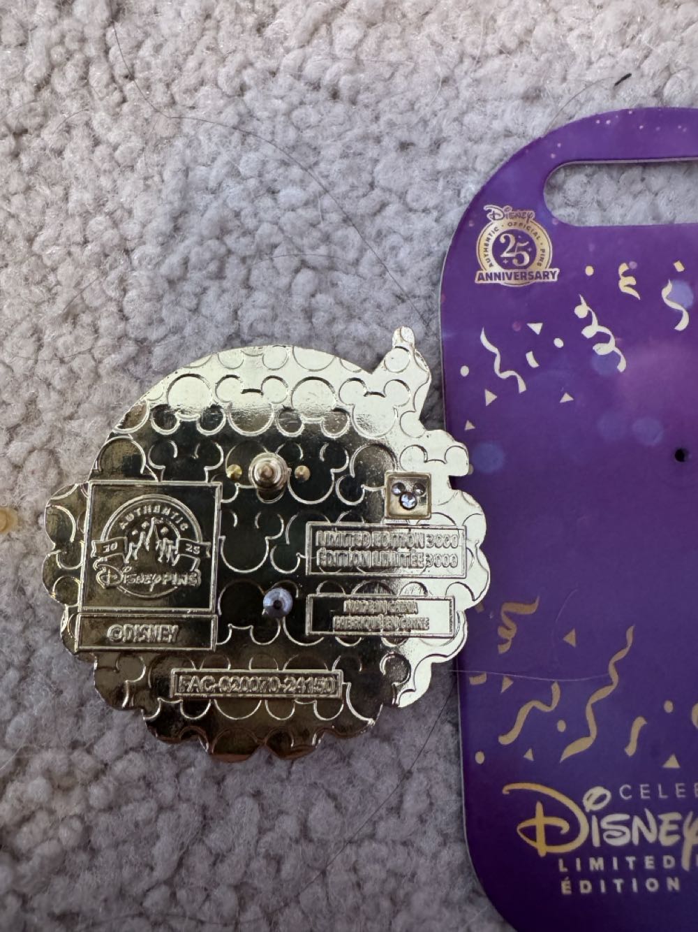 Disney Mardi Gras Chip And Dale Pin New Le 3000 Pin  pin collectible [Barcode 400987018843] - Main Image 2