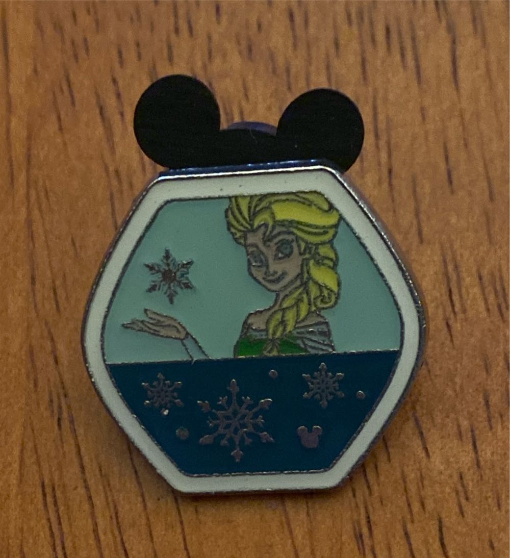 R2-D2 - Star Wars R2 Droids - Hidden Disney 2024