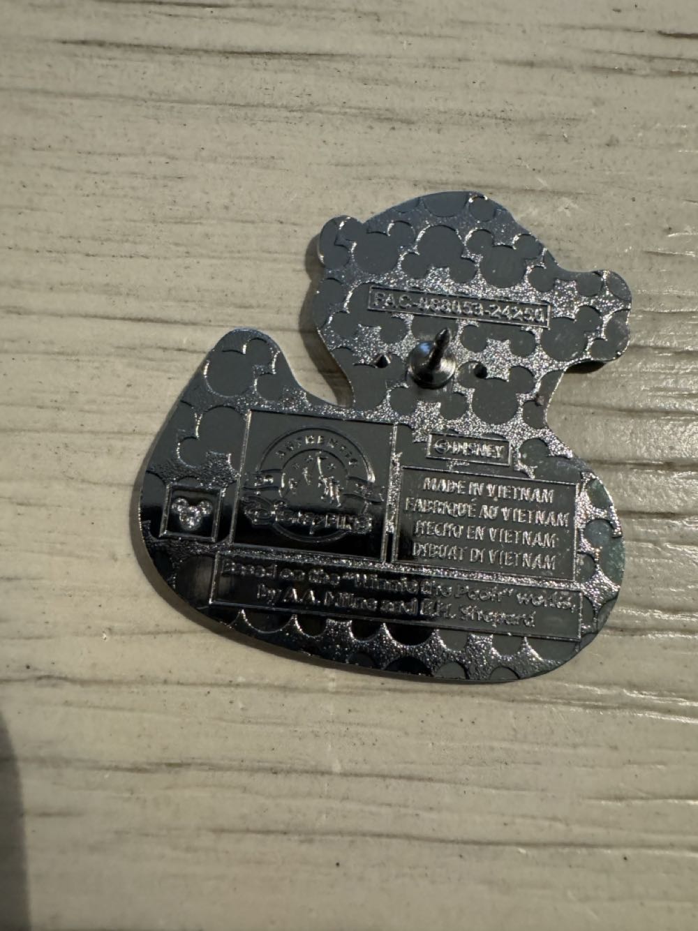 Duck, Tigger   pin collectible - Main Image 2