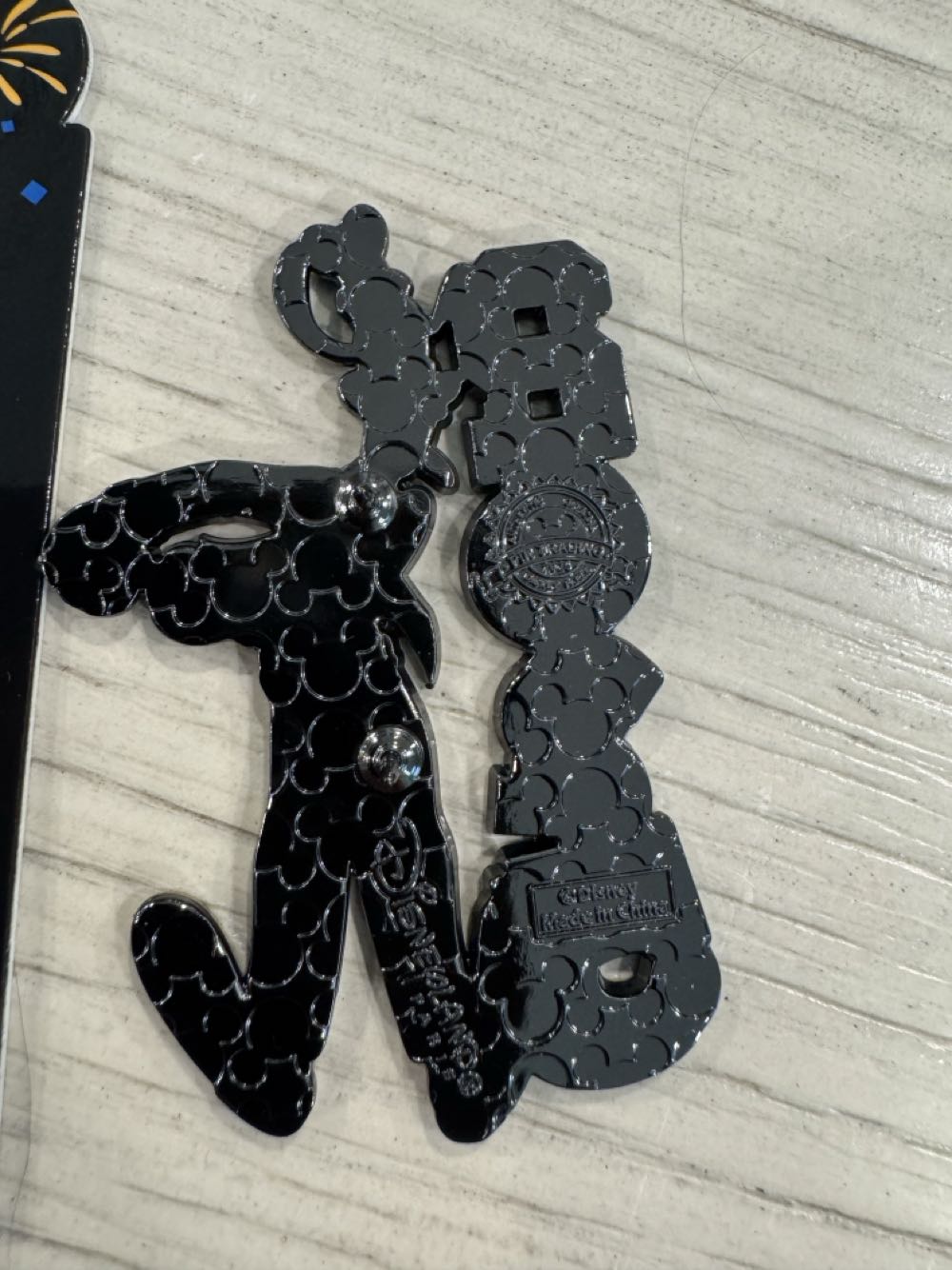 DLP Disneyland Paris Goofy Dated 2025  pin collectible [Barcode 2078010250478] - Main Image 2