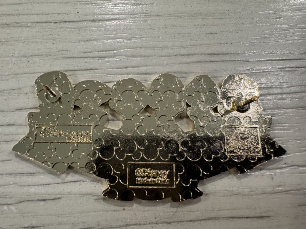 DLP It’s A Small World  pin collectible [Barcode 2078010231514] - Main Image 3