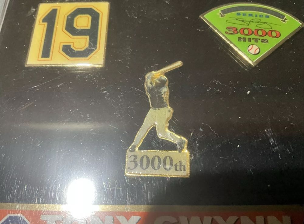 1999 Tony Gwynn Commemorative 3 Pin Set 3,000 Run Limited Edition - Baseball pin collectible - Main Image 2