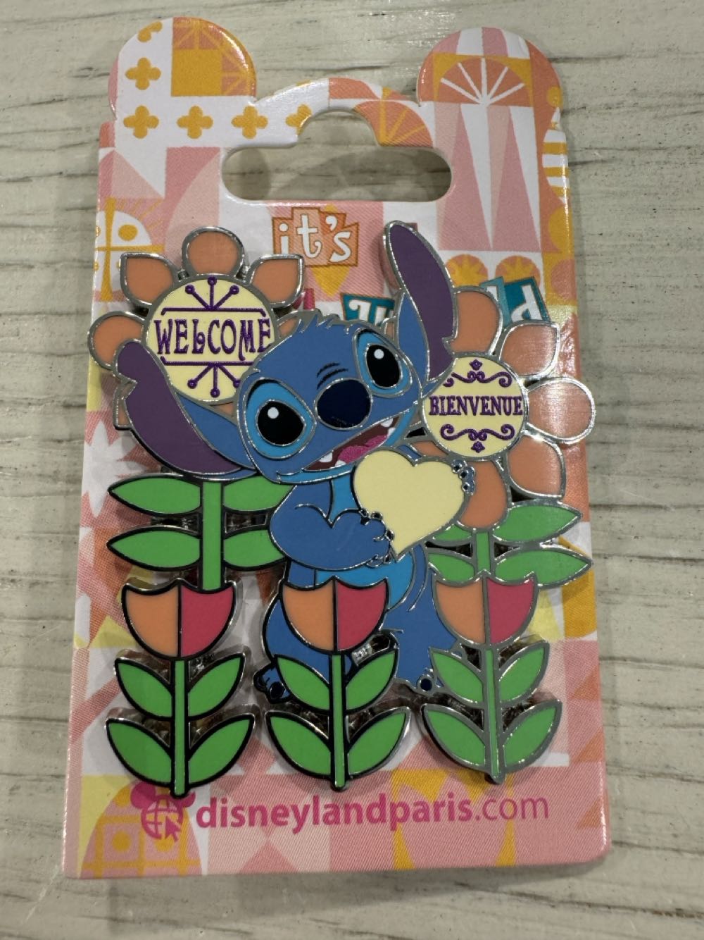 DLP Stich, It’s A Small World Welcome With Heart - Rides And Attractions pin collectible [Barcode 2078010240981] - Main Image 2