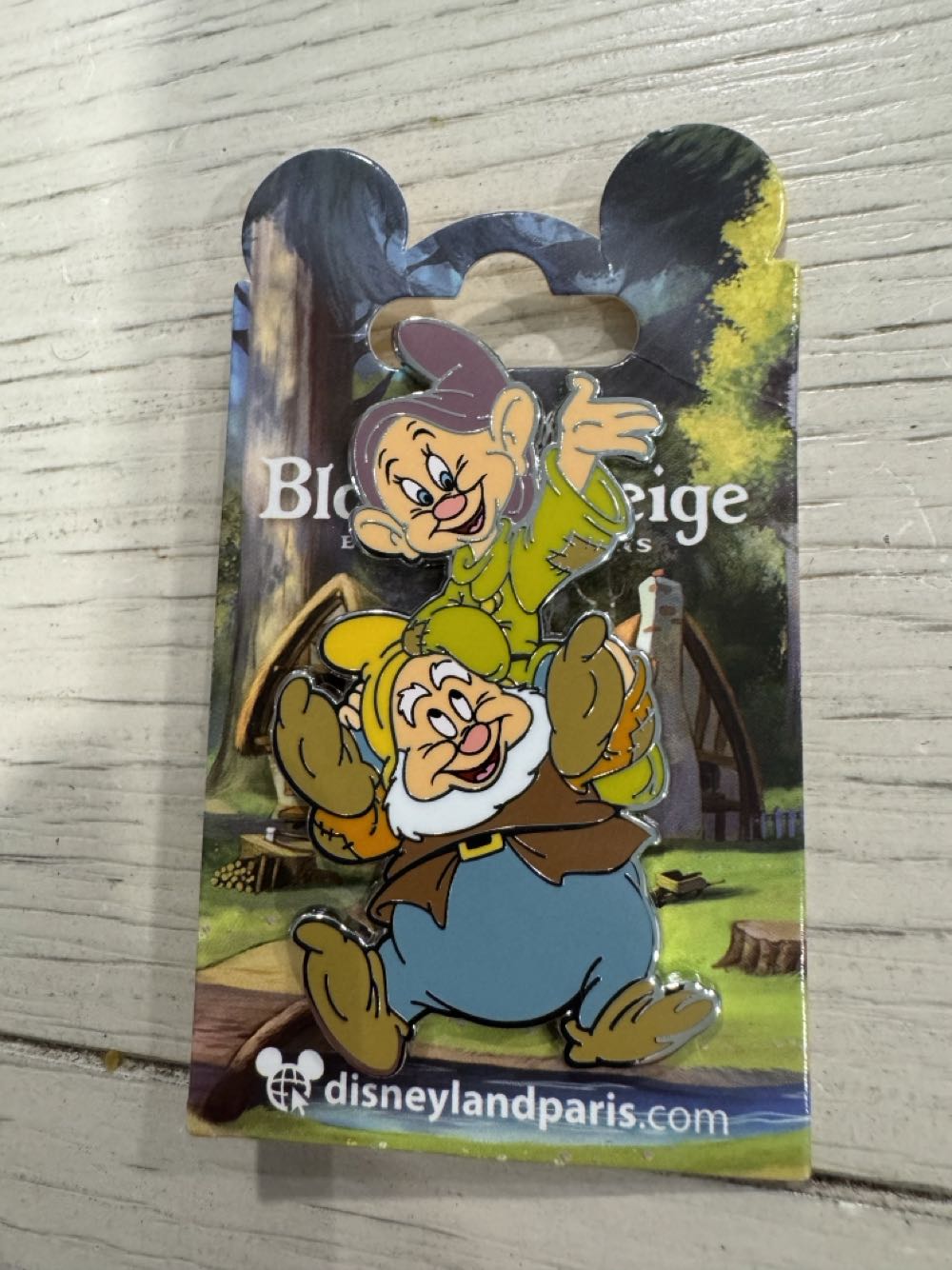 DLP Snow White Dopey And Happy - Disney Trading Pin pin collectible [Barcode 2078010240837] - Main Image 2