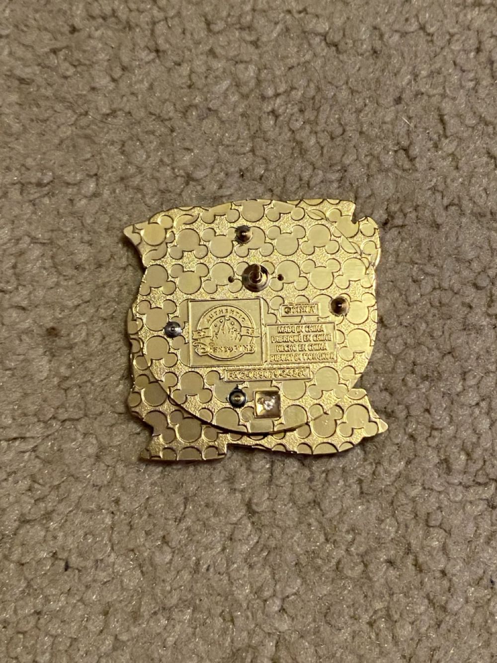 Chip ’n Dale Disney Wood Inlay  pin collectible [Barcode 400986918557] - Main Image 2