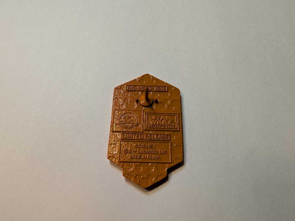 Rise of the Resistance Silhouette Mystery Collection - BB-8 - Metal / Enamel / Limited Release pin collectible [Barcode 400021013612] - Main Image 2