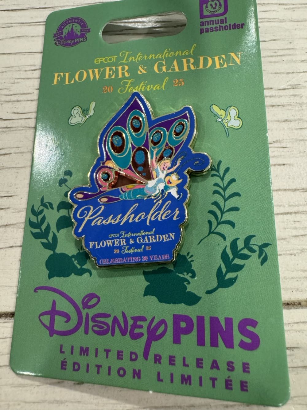2023 - Disney Epcot Flower & Garden Alice Wonderland Passholder 2025 - Limited Release pin collectible [Barcode 400987318448] - Main Image 2