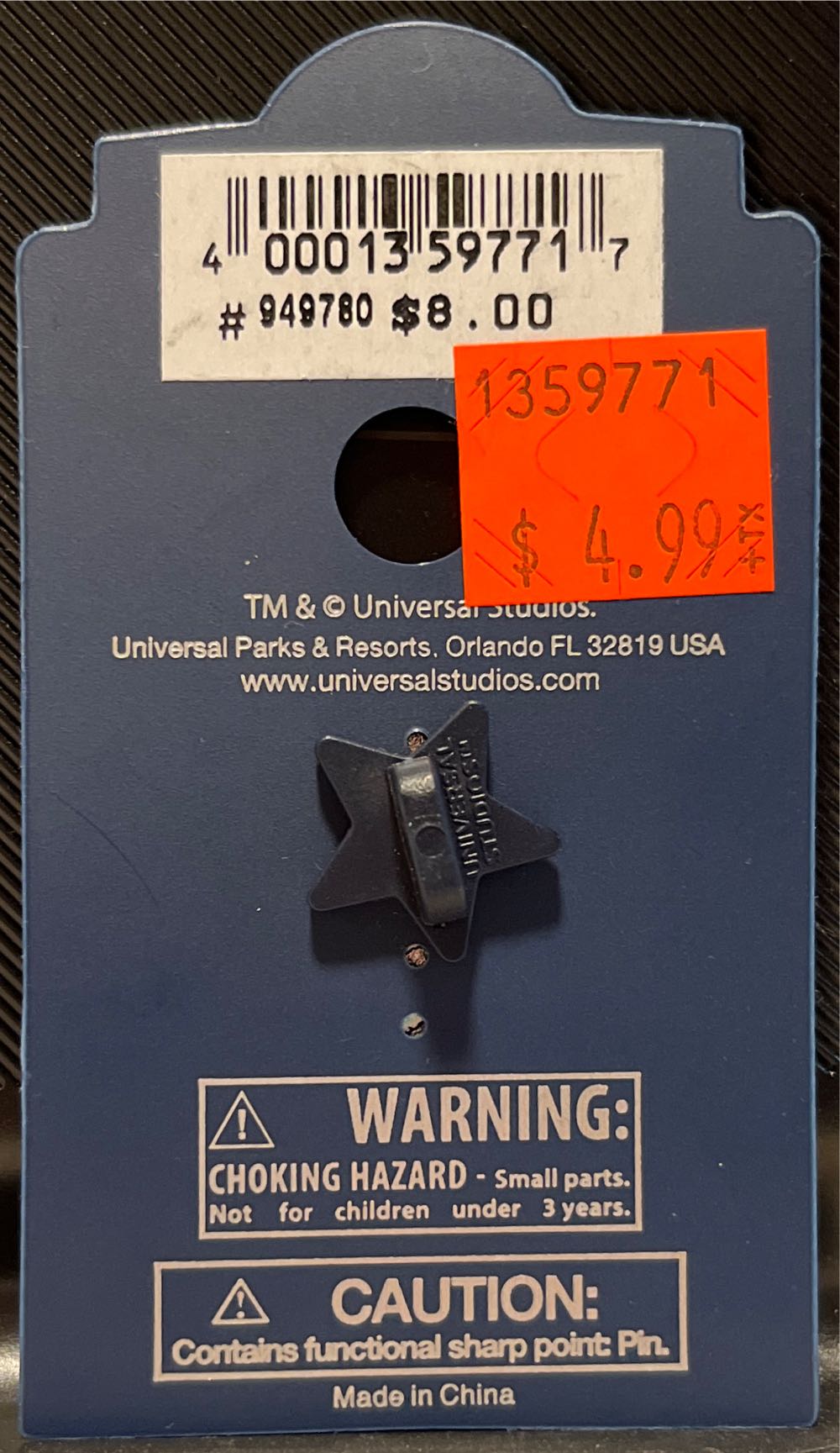 Despicable Me Minion Bob Planted Pin- Universal Studios  pin collectible [Barcode 400013597717] - Main Image 3