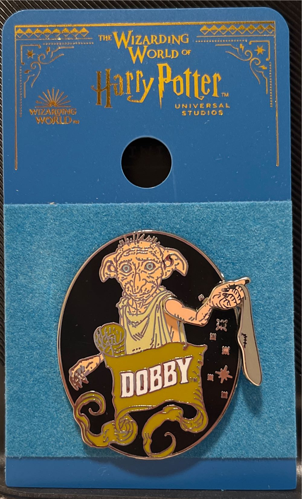 Dobby Swinging Sock- Universal Harry Potter  pin collectible [Barcode 400013185464] - Main Image 2