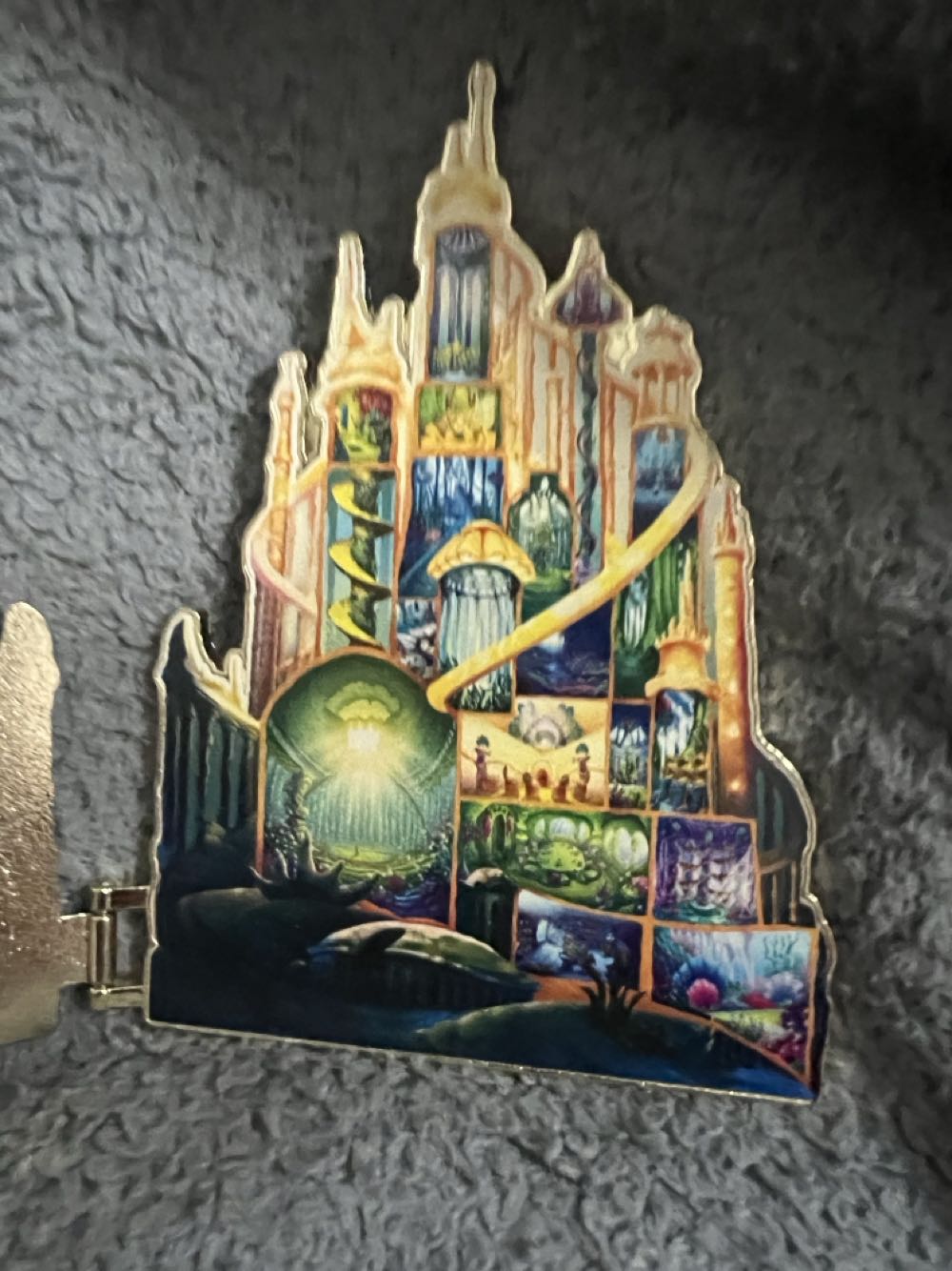 Disney Castle Collection - The Little Mermaid  pin collectible - Main Image 2