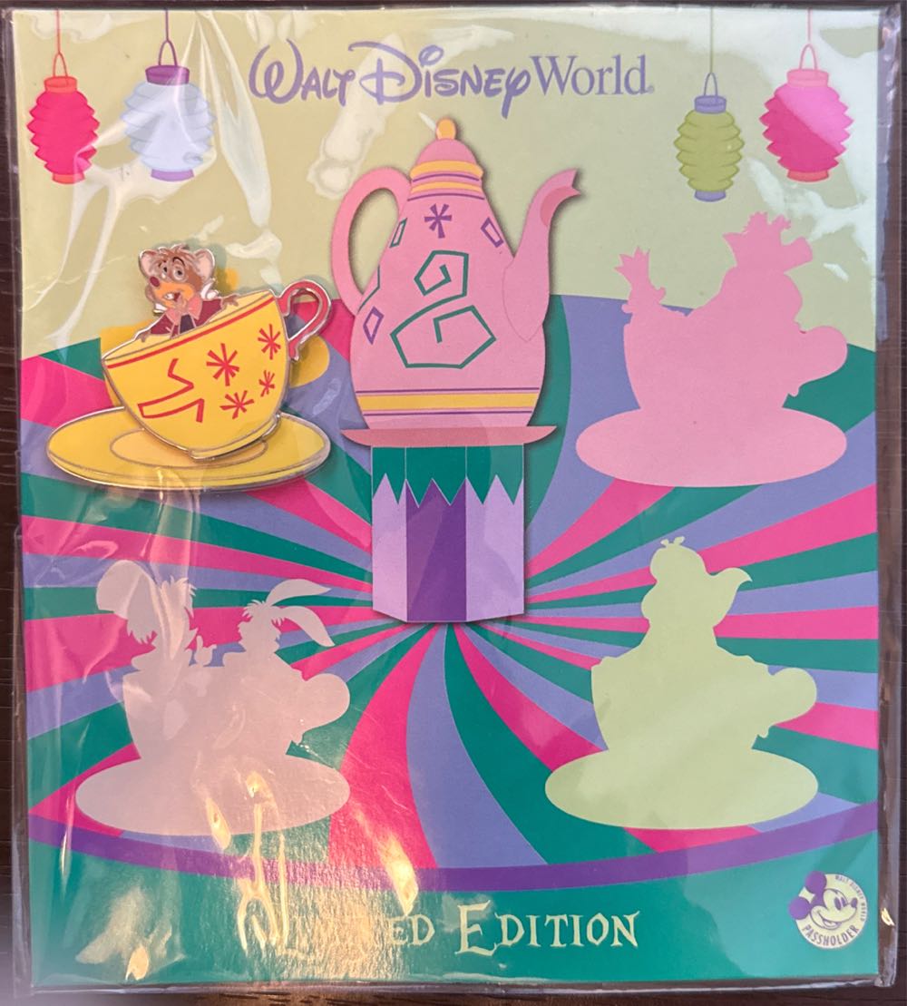 Universal Studios Wizarding World Of Harry Potter Hufflepuff Crest Pin