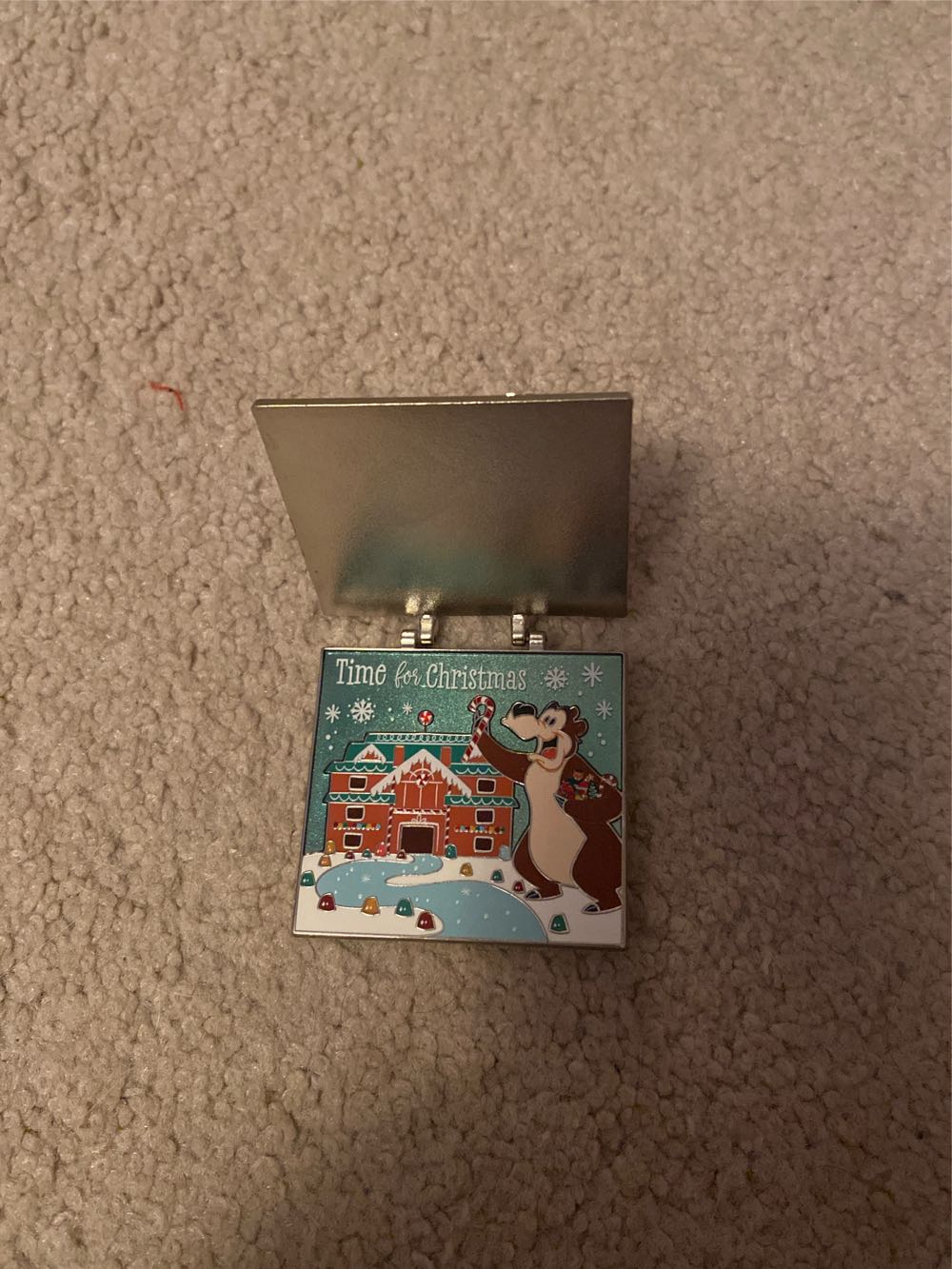 Disney’s Wilderness Lodge Gingerbread Collection Resort  pin collectible [Barcode 400943064655] - Main Image 2